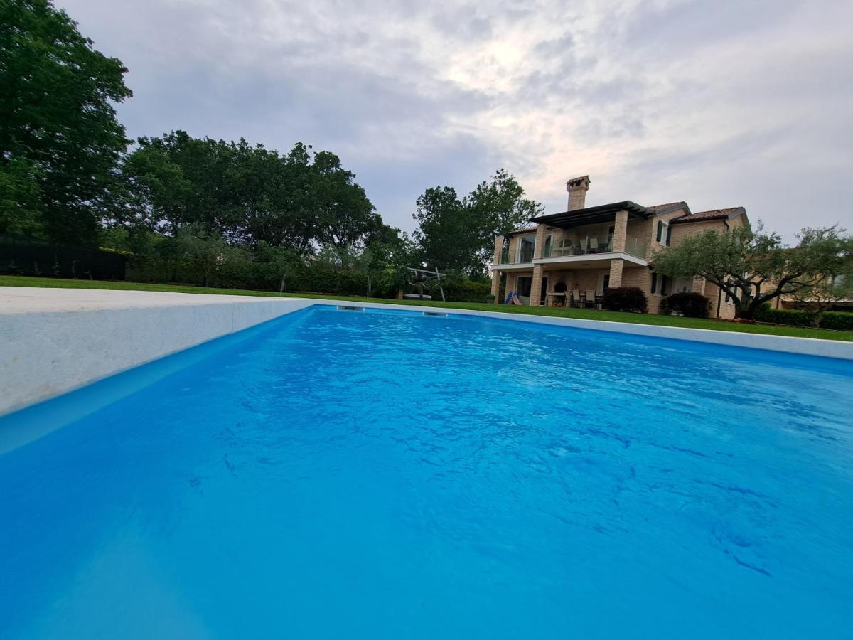 Apartments Villa Sotlar With Pool Umago Exterior foto