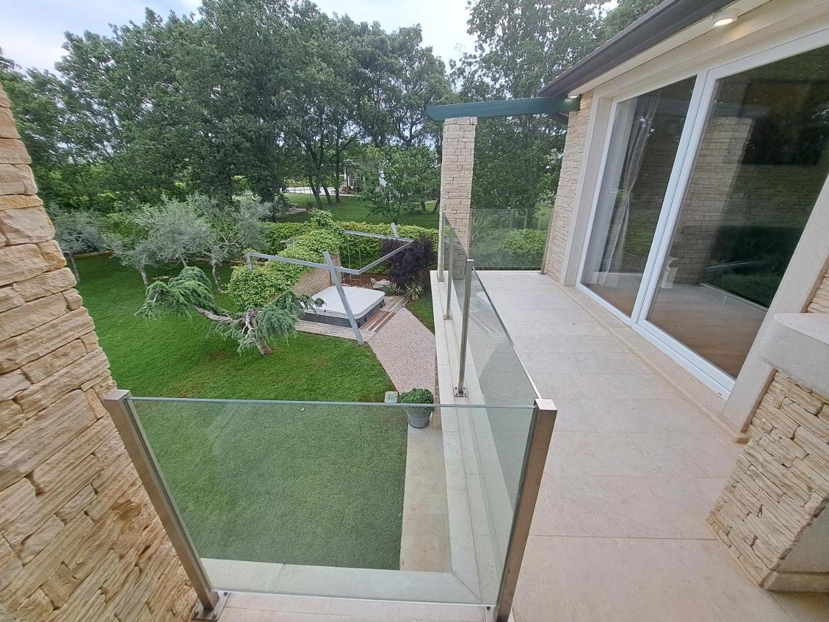 Apartments Villa Sotlar With Pool Umago Exterior foto