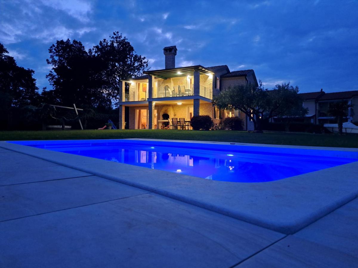 Apartments Villa Sotlar With Pool Umago Exterior foto